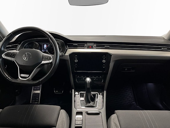 Volkswagen Passat Alltrack 10 of 15
