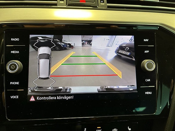 Volkswagen Passat Alltrack 11 of 15