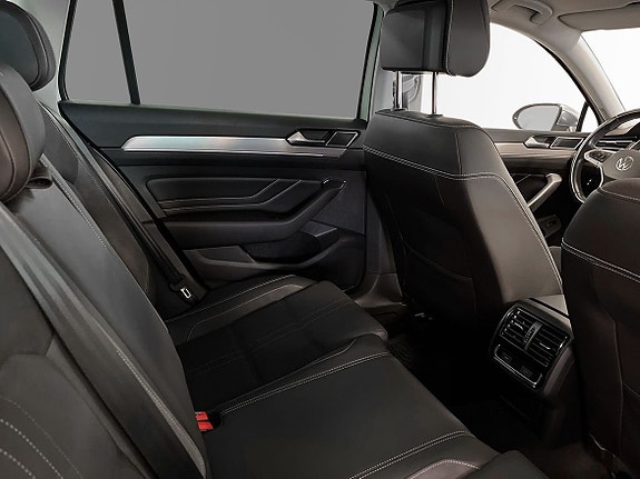 Volkswagen Passat Alltrack 8 of 15