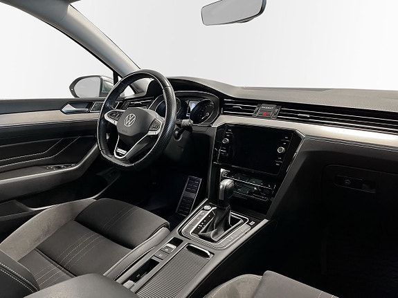 Volkswagen Passat Alltrack 9 of 15