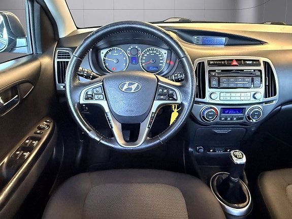 Hyundai i20 10 of 19
