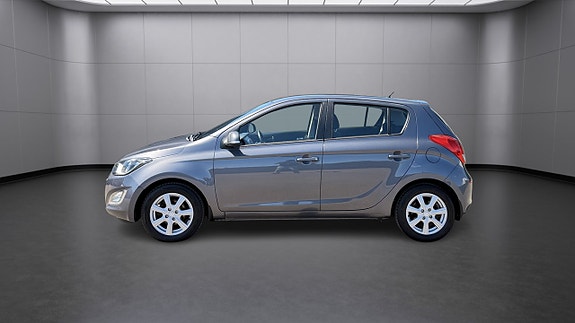 Hyundai i20 2 of 5