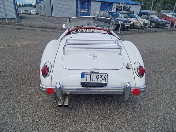 MG M 11 of 17