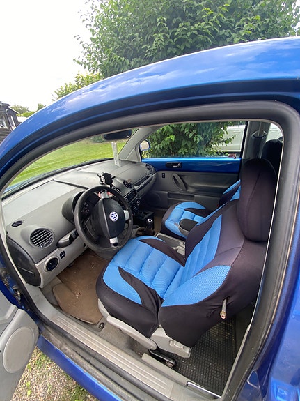 Volkswagen New Beetle 8 of 12