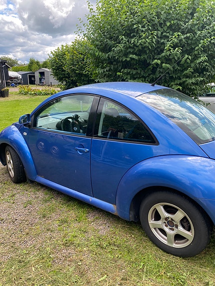 Volkswagen New Beetle 7 of 12