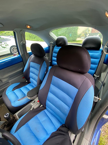 Volkswagen New Beetle 9 of 12