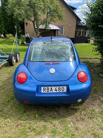 Volkswagen New Beetle 5 of 12