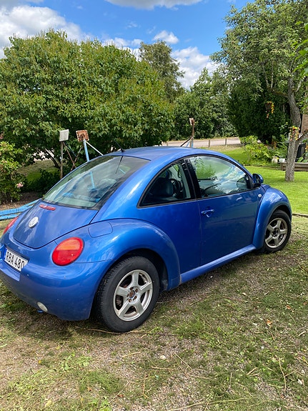 Volkswagen New Beetle 4 of 5
