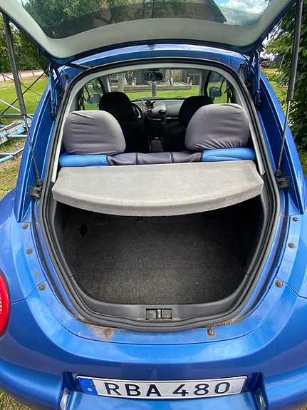 Volkswagen New Beetle 10 of 12