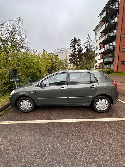 Toyota Corolla 3 of 8