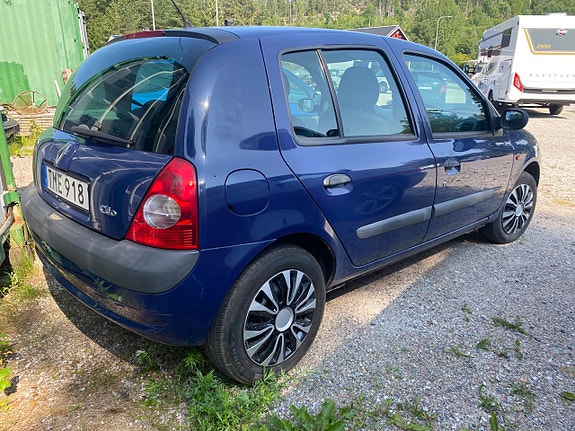 Renault Clio 2 of 8