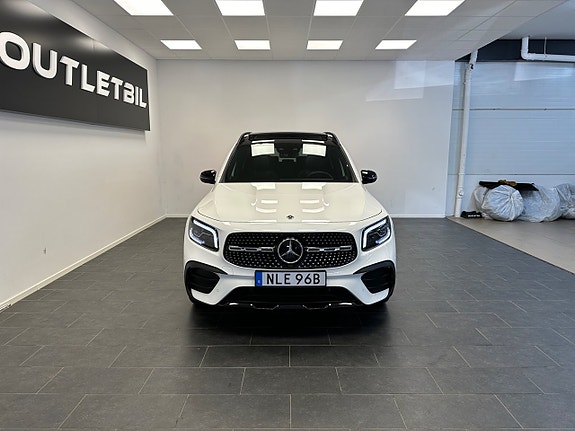 Mercedes-Benz GLB220 d 4 of 5
