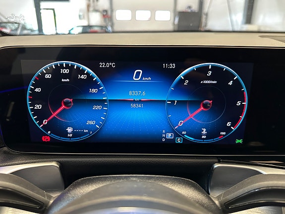 Mercedes-Benz GLB220 d 25 of 30