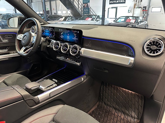 Mercedes-Benz GLB220 d 14 of 30
