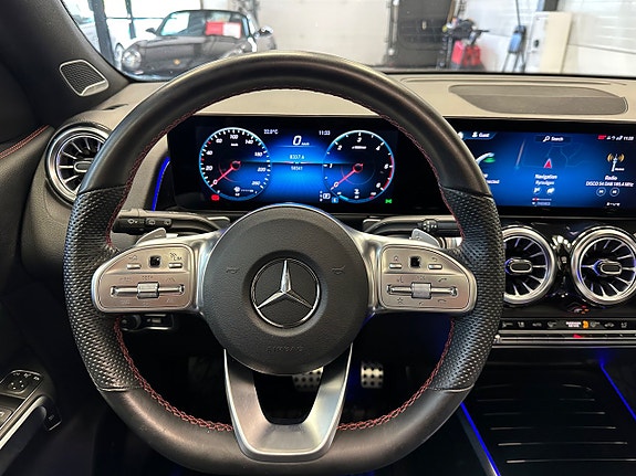 Mercedes-Benz GLB220 d 24 of 30