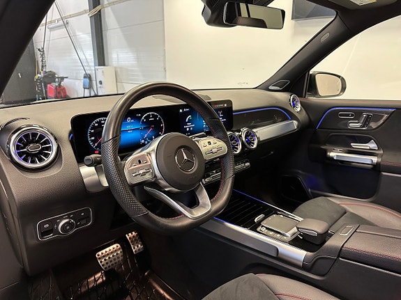 Mercedes-Benz GLB220 d 13 of 30