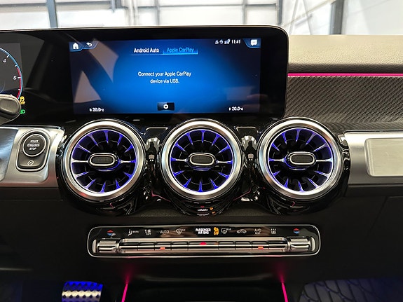 Mercedes-Benz GLB220 d 28 of 30