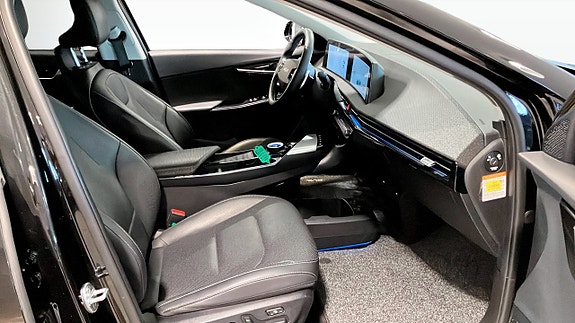 Kia EV6 3 of 5