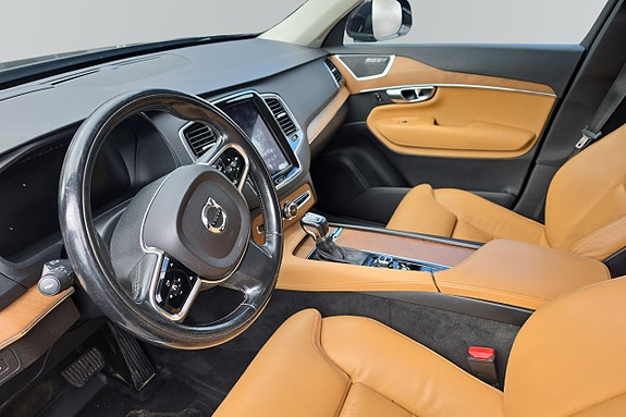 Volvo XC90 7 of 10
