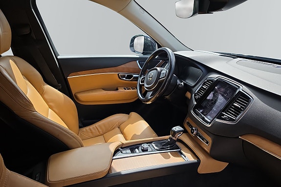 Volvo XC90 8 of 10