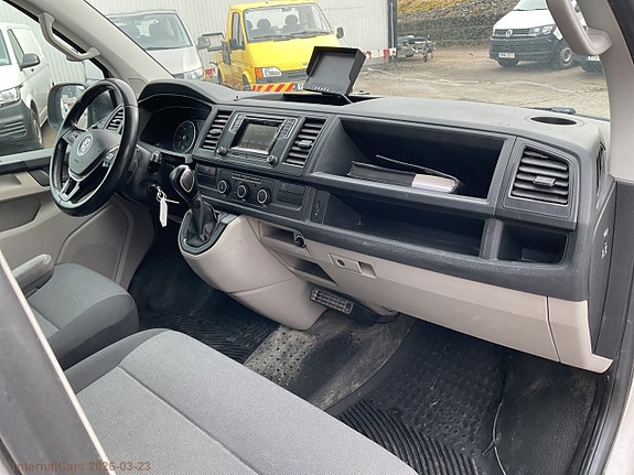 Volkswagen Transporter 15 of 30