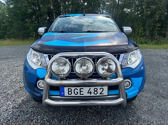 Mitsubishi L200 2 of 5