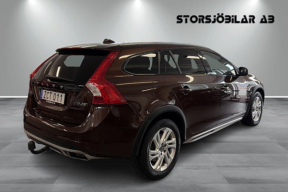 Volvo V60 Cross Country 3 of 5