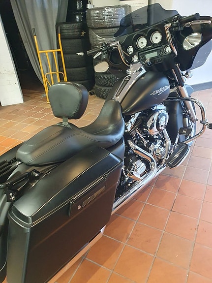Harley-Davidson Street Glide 1.7 V-Twin Luft o buller sissy pakethållare 2 of 4