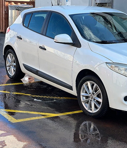Renault Megane III 2 of 13