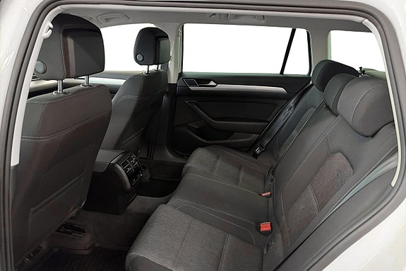 Volkswagen Passat 10 of 20