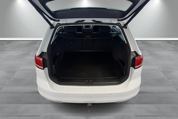 Volkswagen Passat 12 of 20
