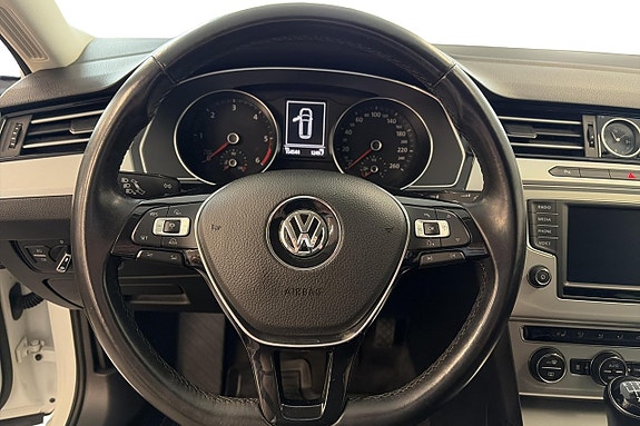 Volkswagen Passat 16 of 20