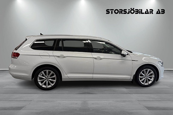 Volkswagen Passat 2 of 20