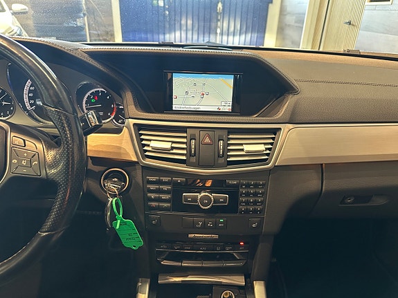 Mercedes-Benz E250 14 of 22