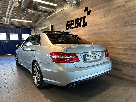 Mercedes-Benz E250 3 of 5