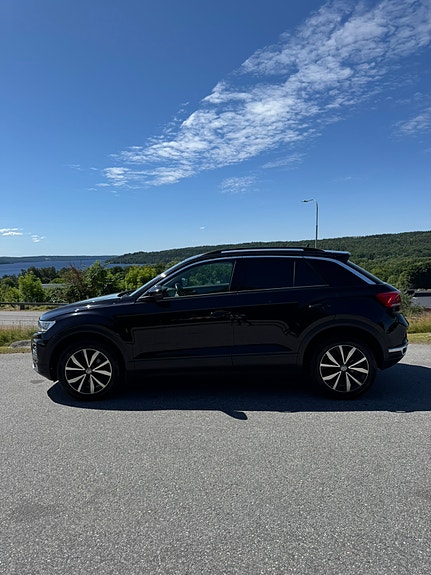 Volkswagen T-Roc 3 of 5