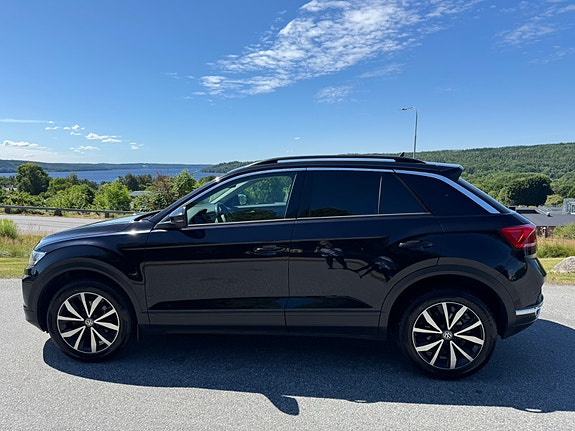 Volkswagen T-Roc 4 of 5