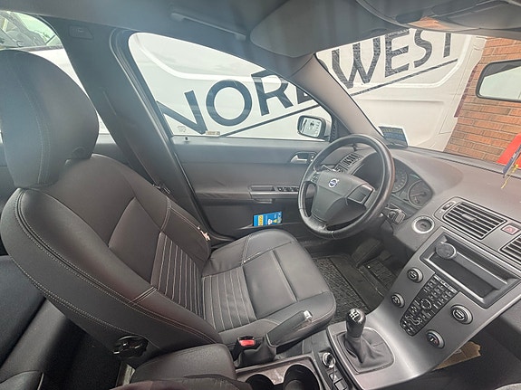 Volvo S40 4 of 6