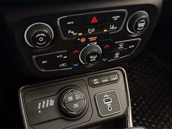 Jeep Compass 21 of 30