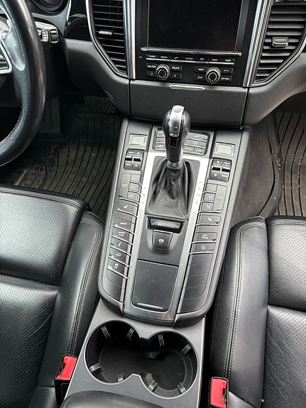 Porsche Macan S 5 of 6