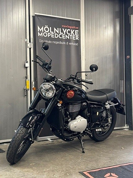 BSA Gold Star 650 Shadow Black 4 of 6