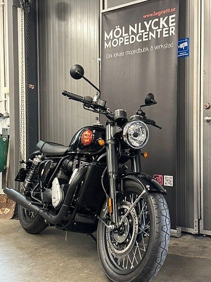 BSA Gold Star 650 Shadow Black 2 of 6
