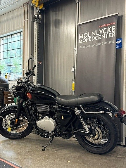BSA Gold Star 650 Shadow Black 3 of 6