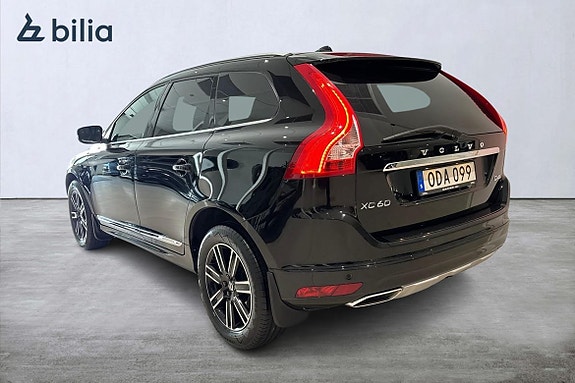 Volvo XC60 2 of 5