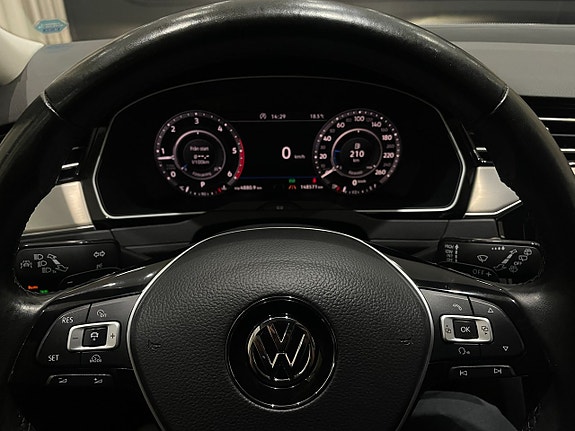 Volkswagen Passat Alltrack 18 of 27