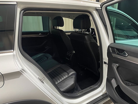 Volkswagen Passat Alltrack 14 of 27