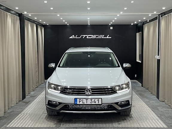 Volkswagen Passat Alltrack 2 of 27