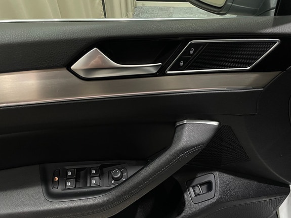 Volkswagen Passat Alltrack 25 of 27