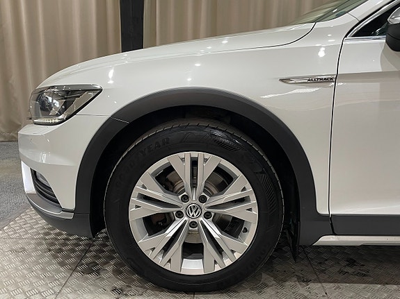 Volkswagen Passat Alltrack 4 of 27