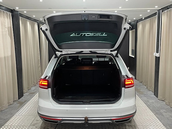 Volkswagen Passat Alltrack 8 of 27